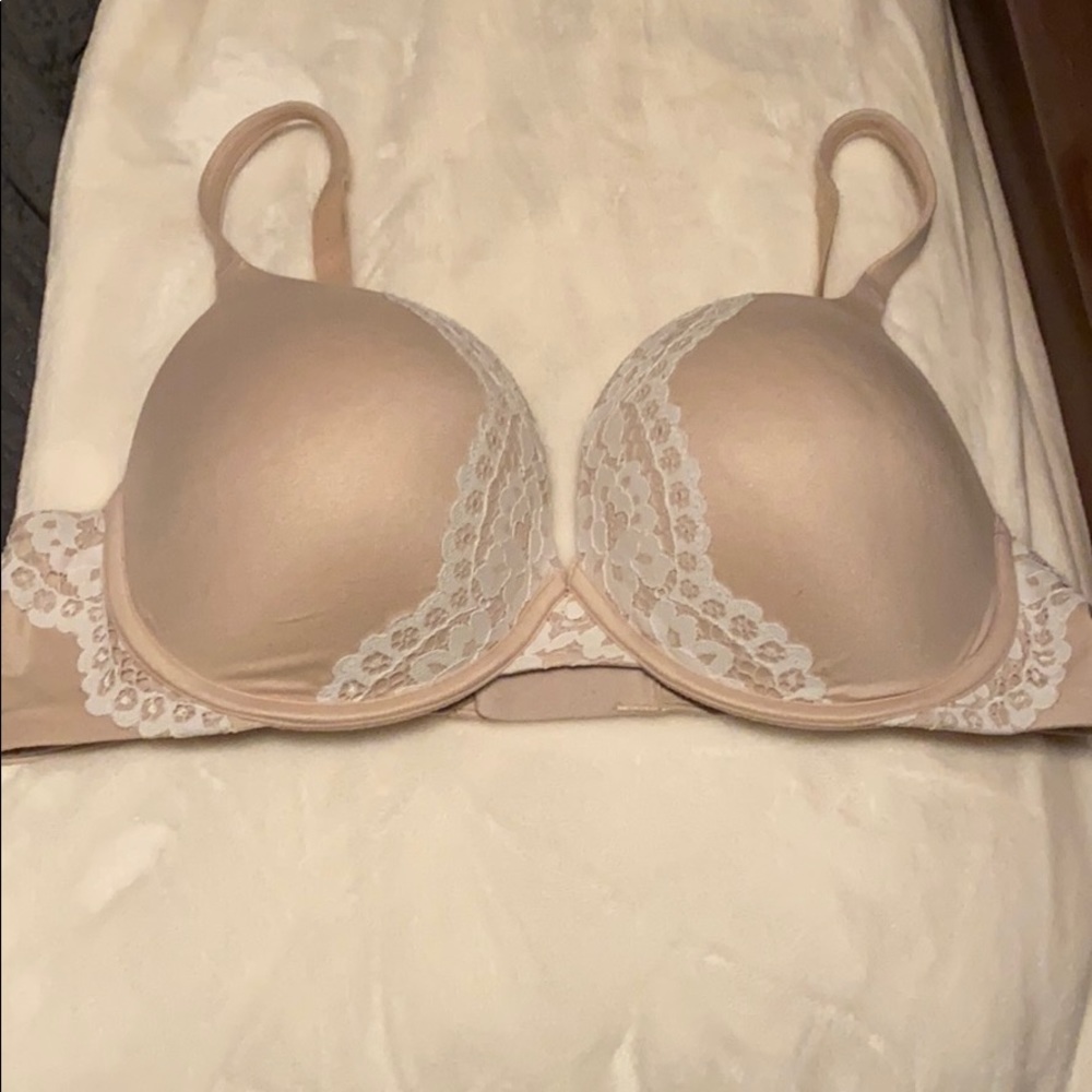 Victoria’s Secret body by victoria push up bra